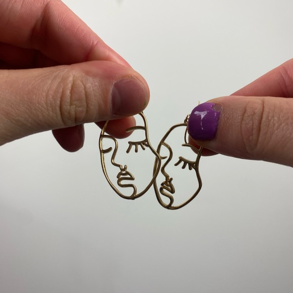 Face earrings‎ - Picture 1 of 3